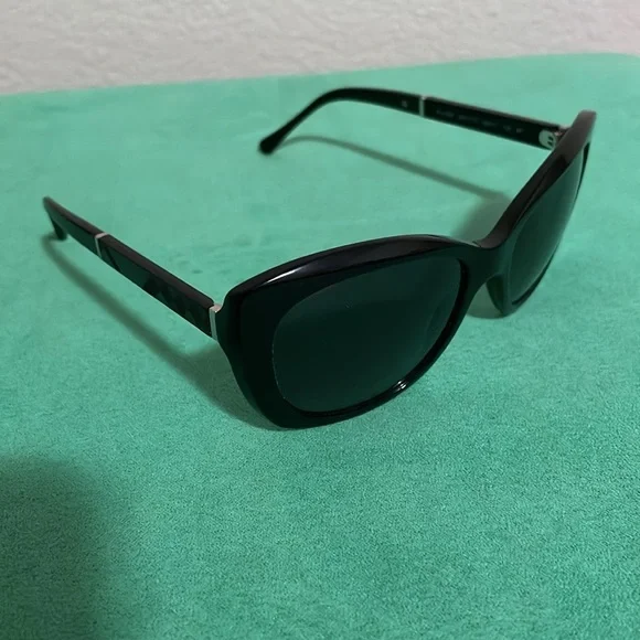 EUC Authentic Burberry polarize sunglasses OBE4164 Burberry BE4441U Sunglasses | LensCrafters main image 4